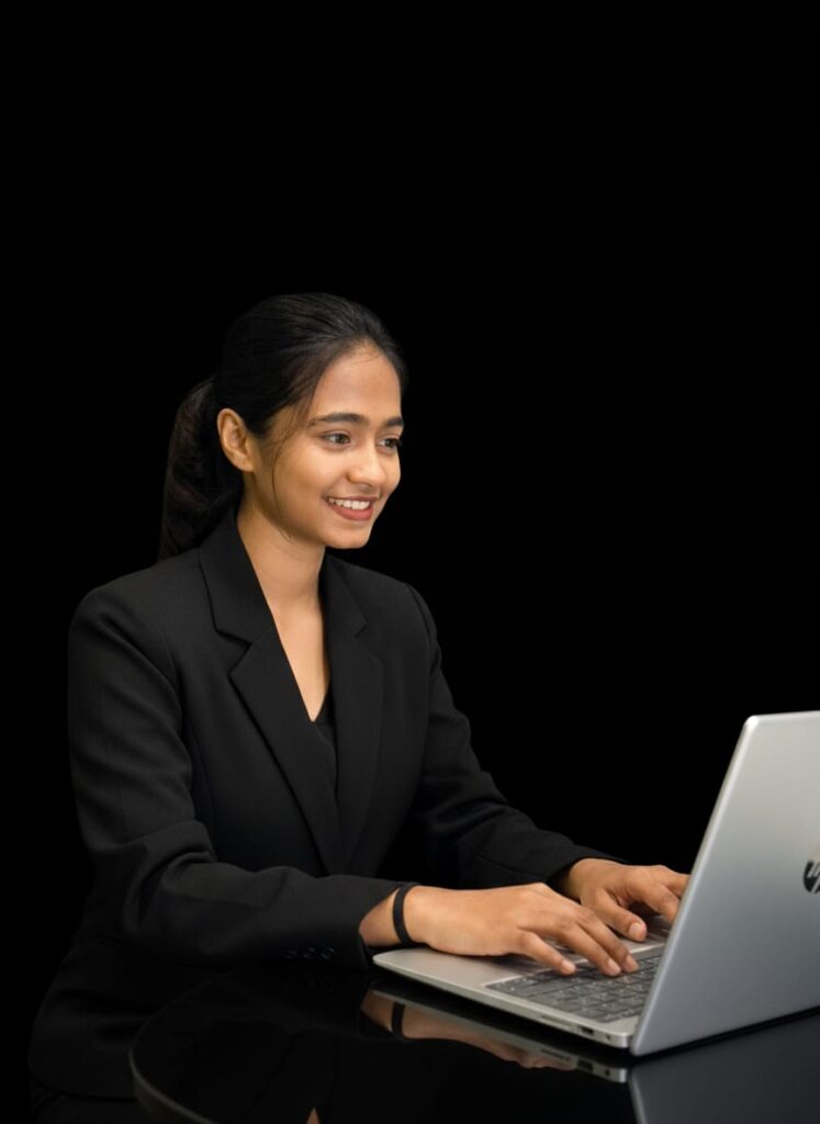 Best Digital Marketing Strategist in Kannur. Business women working on a laptop, helping businesses grow online