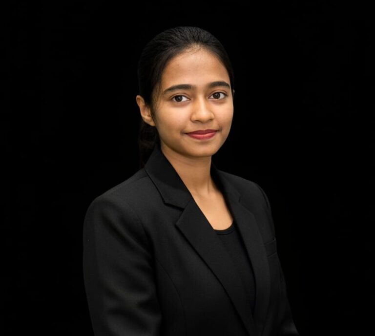 Best Freelance Digital Marketer in Kannur, Kerala – professional woman in black blazer portrait.